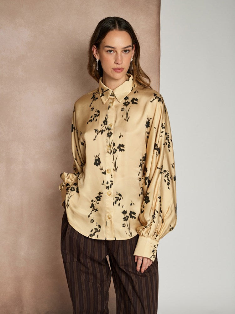 <b> < b> Arina Floral Shirt