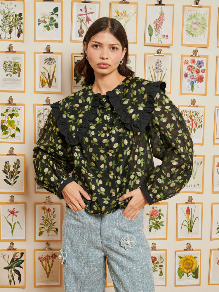 <b> < b> Nostalgic Florals Blouse