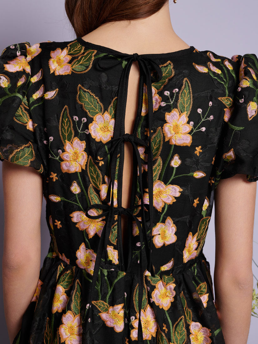 【Sister Jane】DREAM Wood Lily フローラル 刺繍 マキシドレス DREAM Wood Lily Embroidered Maxi Dress – Sister Jane