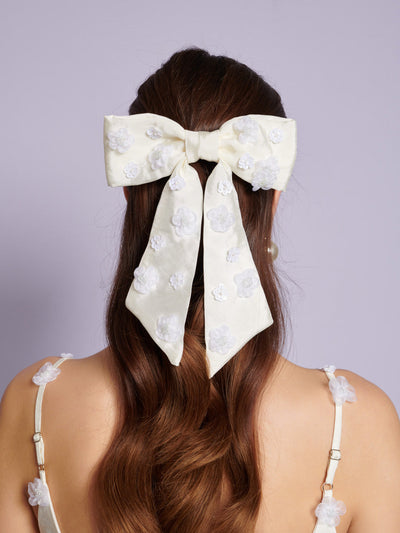 Forget Me Not Hair Bow Pearled White / Z
