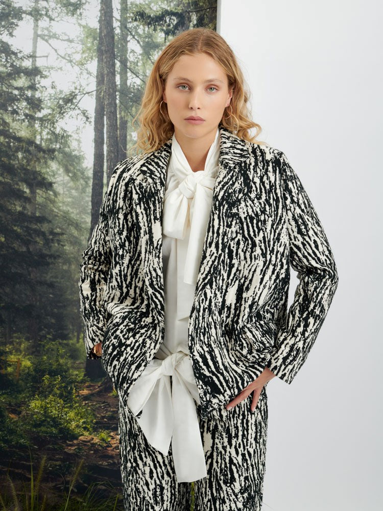 <b> < b> Giana Jacquard Blazer